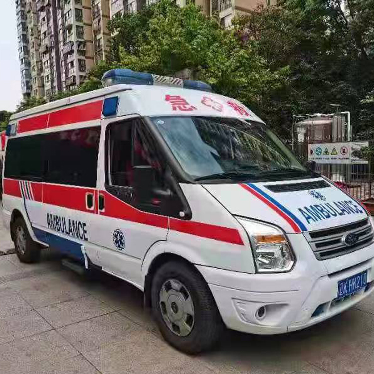 和田市长途救护车护送病人返乡